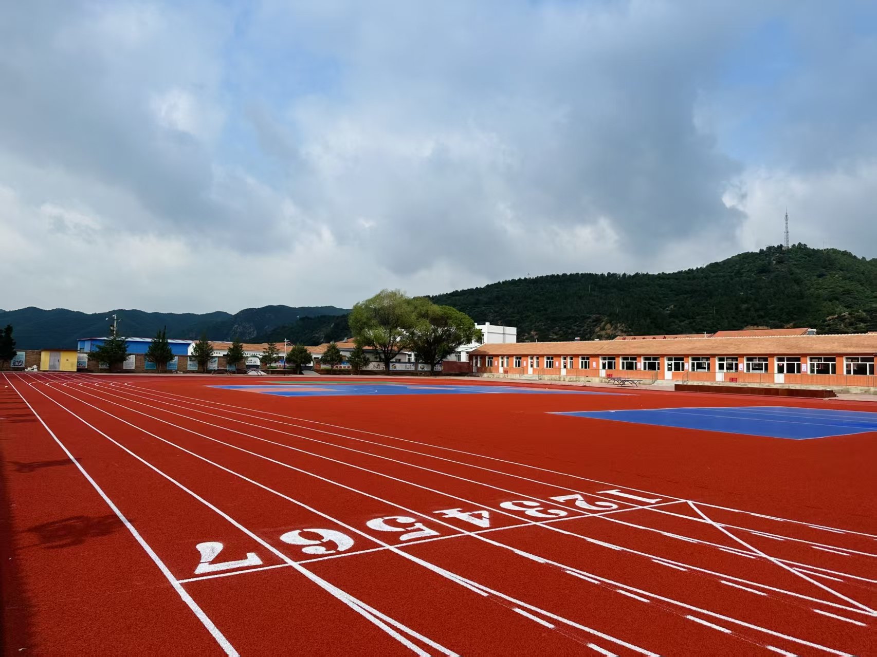 杭州市自结纹塑胶跑道EPDM地面 - 哪里好